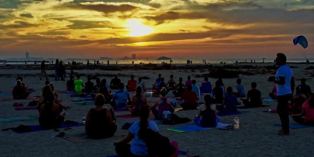Full Moon Beach Yoga Dubai – A Spiritual Experience